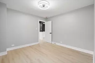 9737 S University Ave, Chicago, IL 60628 - Photo 21