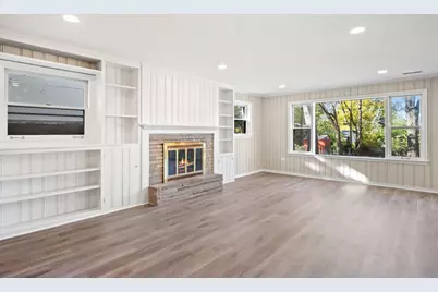 914 Brook Street, Elgin, IL 60120 - Photo 7