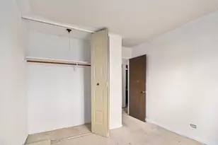 10 Oak Creek Dr, Buffalo Grove, IL 60089 - Photo 7