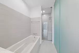 600 N Fairbanks Ct, Chicago, IL 60611 - Photo 11