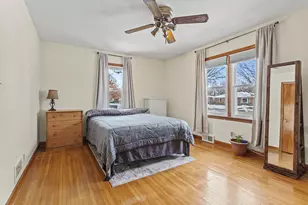 818 E 11th St, Lockport, IL 60441 - Photo 9