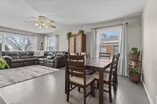 818 E 11th St, Lockport, IL 60441 - Photo 5