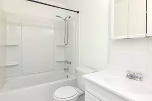 16b Kingery Quarter, Willowbrook, IL 60527 - Photo 9