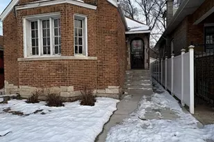 8325 S Cregier Ave, Chicago, IL 60617 - Photo 1