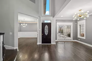 6732 N East Prairie Rd, Lincolnwood, IL 60712 - Photo 5