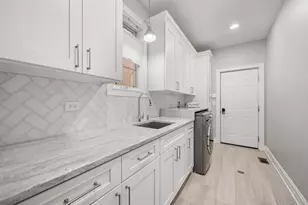 6732 N East Prairie Rd, Lincolnwood, IL 60712 - Photo 23