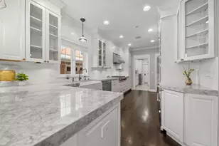 6732 N East Prairie Rd, Lincolnwood, IL 60712 - Photo 13