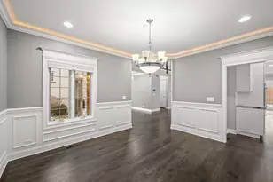 6732 N East Prairie Rd, Lincolnwood, IL 60712 - Photo 9