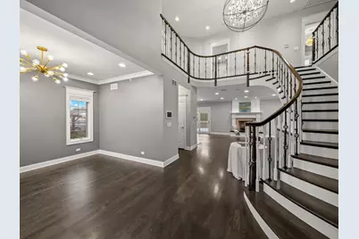 6732 N East Prairie Road, Lincolnwood, IL 60712 - Photo 3