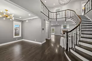 6732 N East Prairie Rd, Lincolnwood, IL 60712 - Photo 3