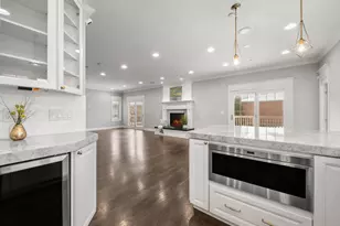 6732 N East Prairie Rd, Lincolnwood, IL 60712 - Photo 15