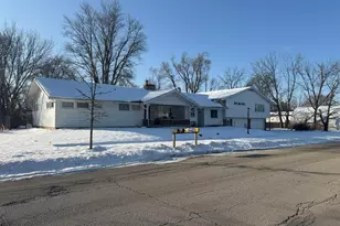 704 W McKinley St, Harvard, IL 60033 - Photo 3