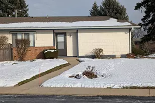 4712 W Oakwood Dr, McHenry, IL 60050 - Photo 1