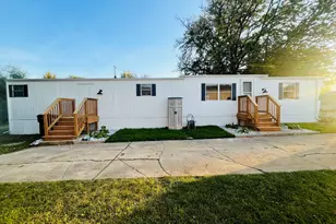 1824 Huckleberry Ln, Sycamore, IL 60178 - Photo 1