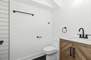 8114 S Paxton Ave, Chicago, IL 60617 - Photo 41