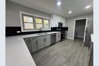 5651 W 97th Street, Oak Lawn, IL 60453 - Photo 1