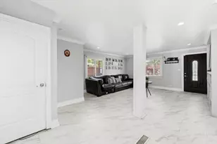 6315 W 83rd Pl, Burbank, IL 60459 - Photo 9