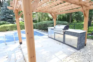 2221 Donegal Dr, Darien, IL 60561 - Photo 9