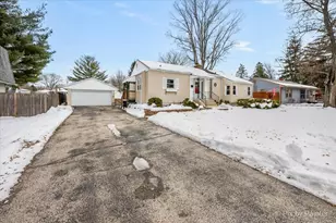 321 E Ardmore Ave, Roselle, IL 60172 - Photo 3