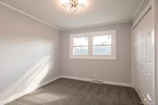 10956 S Nagle Ave, Worth, IL 60482 - Photo 25