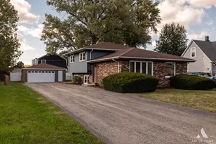 10956 S Nagle Ave, Worth, IL 60482 - Photo 1