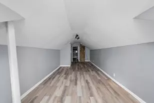 7643 S Paxton Ave, Chicago, IL 60649 - Photo 15