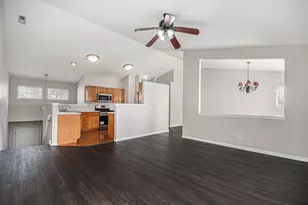 921 Park Hill Cir, Aurora, IL 60502 - Photo 5