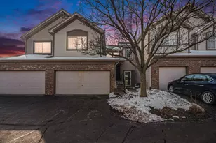 921 Park Hill Cir, Aurora, IL 60502 - Photo 1