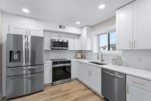 129 W Brandon Ct, Palatine, IL 60067 - Photo 5