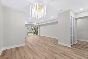 129 W Brandon Ct, Palatine, IL 60067 - Photo 9