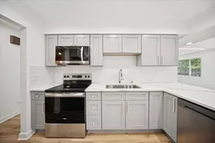 567 Cress Creek Ln, Crystal Lake, IL 60014 - Photo 7