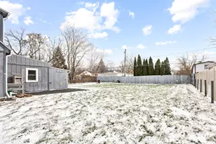 335 E Lake Park Ave, Round Lake Beach, IL 60073 - Photo 17