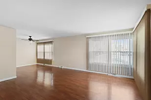 2011 Georgetown Ln, Waukegan, IL 60085 - Photo 3