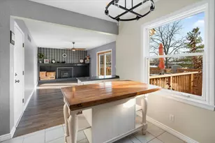 1328 Hill Rd, Geneva, IL 60134 - Photo 3