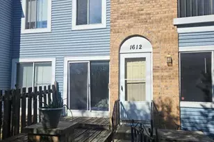 1612 Islandview Ct, Hoffman Estates, IL 60169 - Photo 1