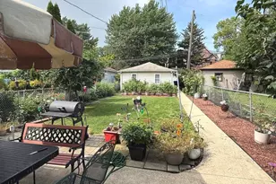 2526 W Gunnison St, Chicago, IL 60625 - Photo 3