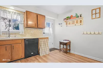 1016 N Mill Street #5, Naperville, IL 60563 - Photo 5