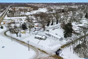 661 Reynoldswood Rd, Dixon, IL 61021 - Photo 1