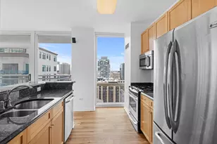 757 N Orleans St, Chicago, IL 60654 - Photo 11