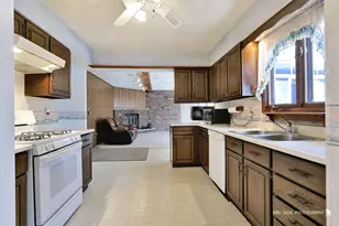 38383 N Tewes Ct, Beach Park, IL 60087 - Photo 9