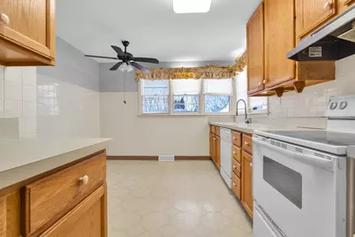 1760 E 158th Street, South Holland, IL 60473 - Photo 5