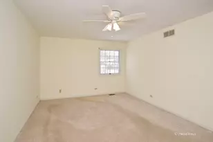 691 Canyon Ln, Elgin, IL 60123 - Photo 9