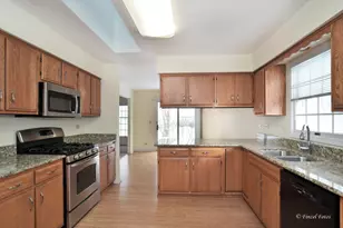 691 Canyon Ln, Elgin, IL 60123 - Photo 5