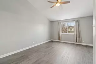 145 W Honeysuckle Dr, Round Lake Beach, IL 60073 - Photo 19