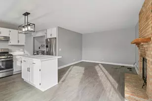 145 W Honeysuckle Dr, Round Lake Beach, IL 60073 - Photo 11