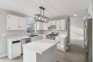 145 W Honeysuckle Dr, Round Lake Beach, IL 60073 - Photo 13