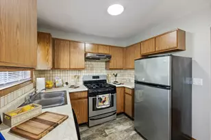 35 Terry Dr, Roselle, IL 60172 - Photo 7