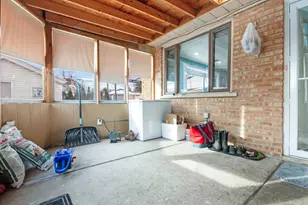 1090 W Grant Dr, Des Plaines, IL 60016 - Photo 15