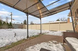 1090 W Grant Dr, Des Plaines, IL 60016 - Photo 17