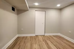 10104 S Prairie Ave, Chicago, IL 60628 - Photo 5